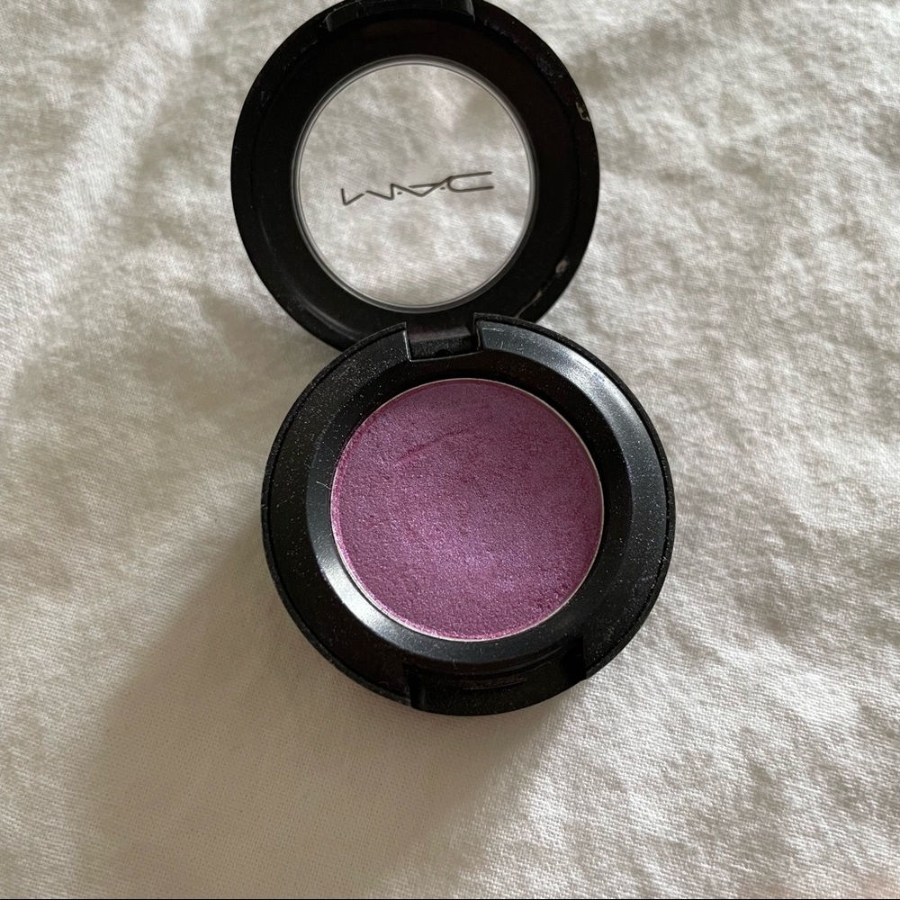 MAC Eyeshadow - Picture 3 of 8